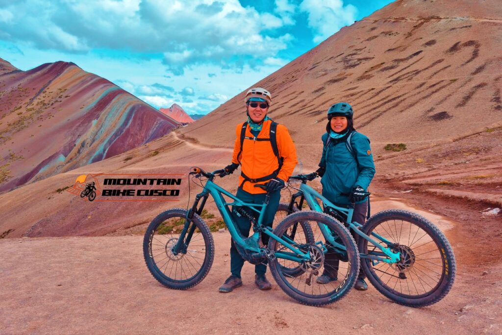 Ausangate y Montaña 7 Colores ebiking tour MTB CUSCO